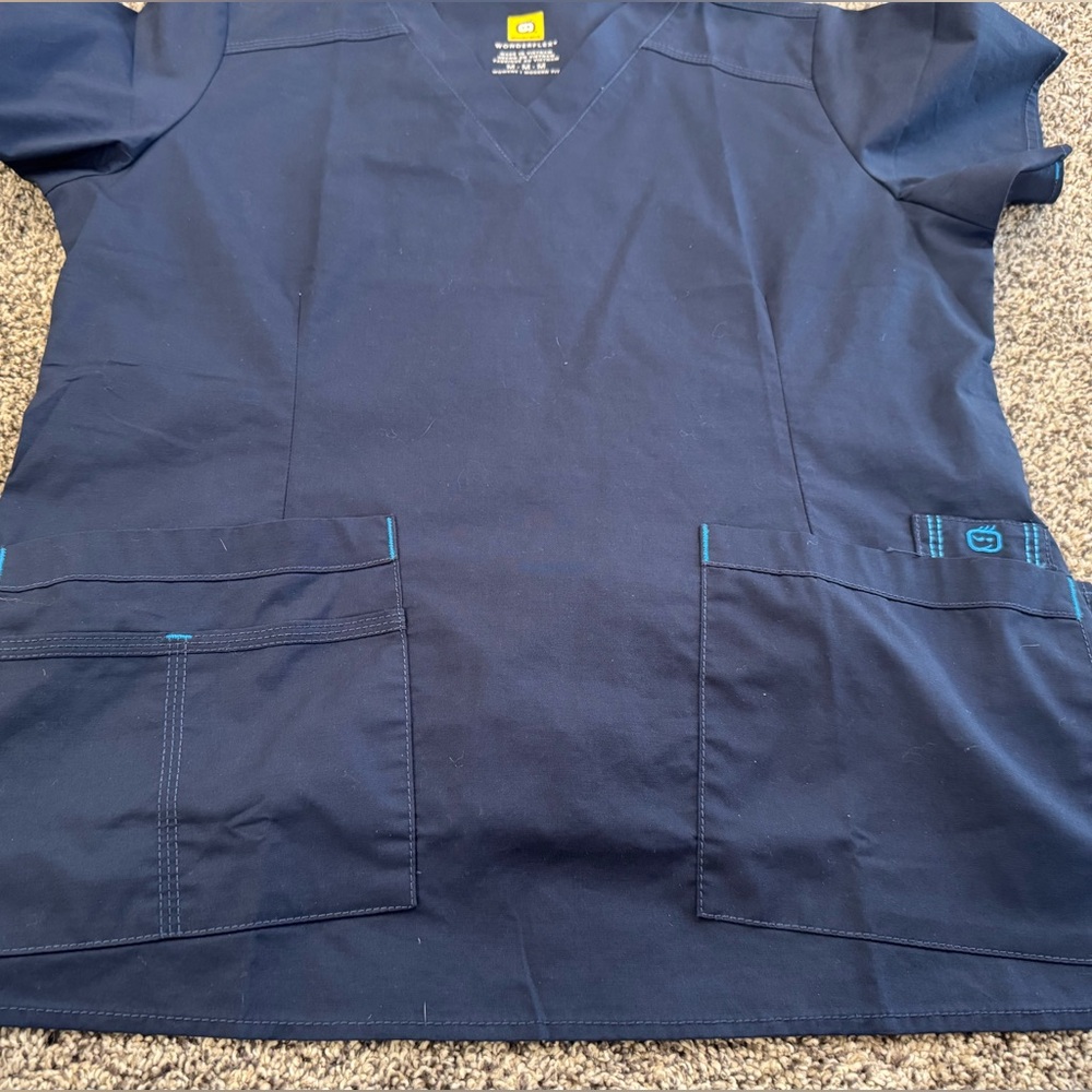 WonderWink WonderFLEX Modern Fit Navy Scrub Top - Picture 4 of 6